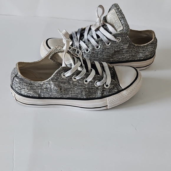 Converse Black and White Sneakers Classic Chuck Taylor Style - Picture 2 of 6